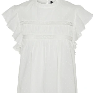 Blus - Jättesöt och fin blus som aldrig är använd, endast provad! Säljer för att den är lite för stor för mig. Lappen sitter kvar💗💗