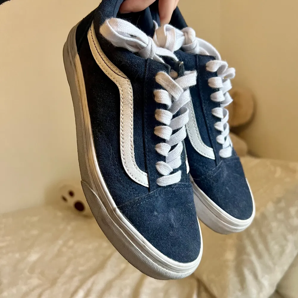 Säljer nästan helt nya vans, använt ett få gånger. Storlek 36.5. Skor.