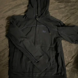 Boss kofta  - Hugo boss kofta i marinblå