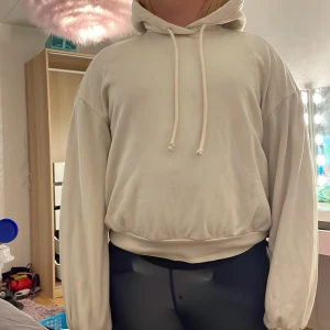 Dividcd hoodie - Köpt från hm