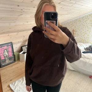 Brun hoodie - Brun Hoodie i oversized modell. Passar S-L. Nästan helt oanvänd och i nyskick!