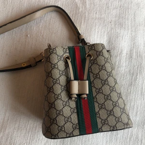 Väska ny! - Ej äkta Aldrig använd Hel och ren