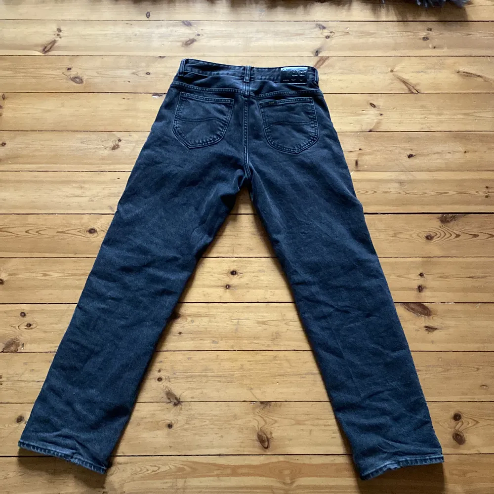 Säljer dessa schyssta Lee jeans i bra skick!. Jeans & Byxor.