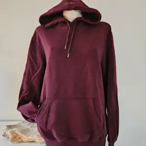 Vinröd hoodie / luvtröja från HM