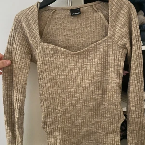 Fina tröja - Säljer den här tröjan från Gina knappt använd. St xs 