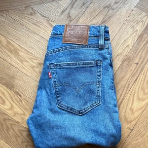 Levis Jeans 511  - Size 30/32 