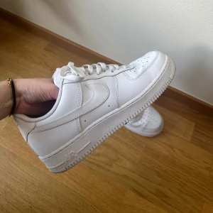 Nike airforce 1  - Strl 44,5 Använda fåtal ggr Som nya Skickar/möts upp Billigare vid snabb affär 
