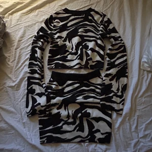 Zebraset - Fint set från hm Strlk xs passar även s Fint skick💕 Kan även köpas separat (50kr per del) Kontakta vid frågor/ fler bilder