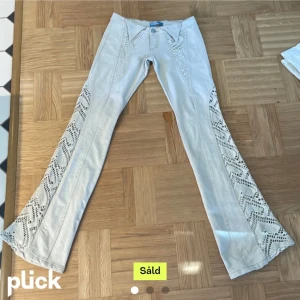 Ascoola byxor - Köpt här på Plick för 250kr!  Tyvärr för små för mig Rekommenderar för de som har storlek XS/S Midjemått 75-80cm 96 cm innerbenslängd