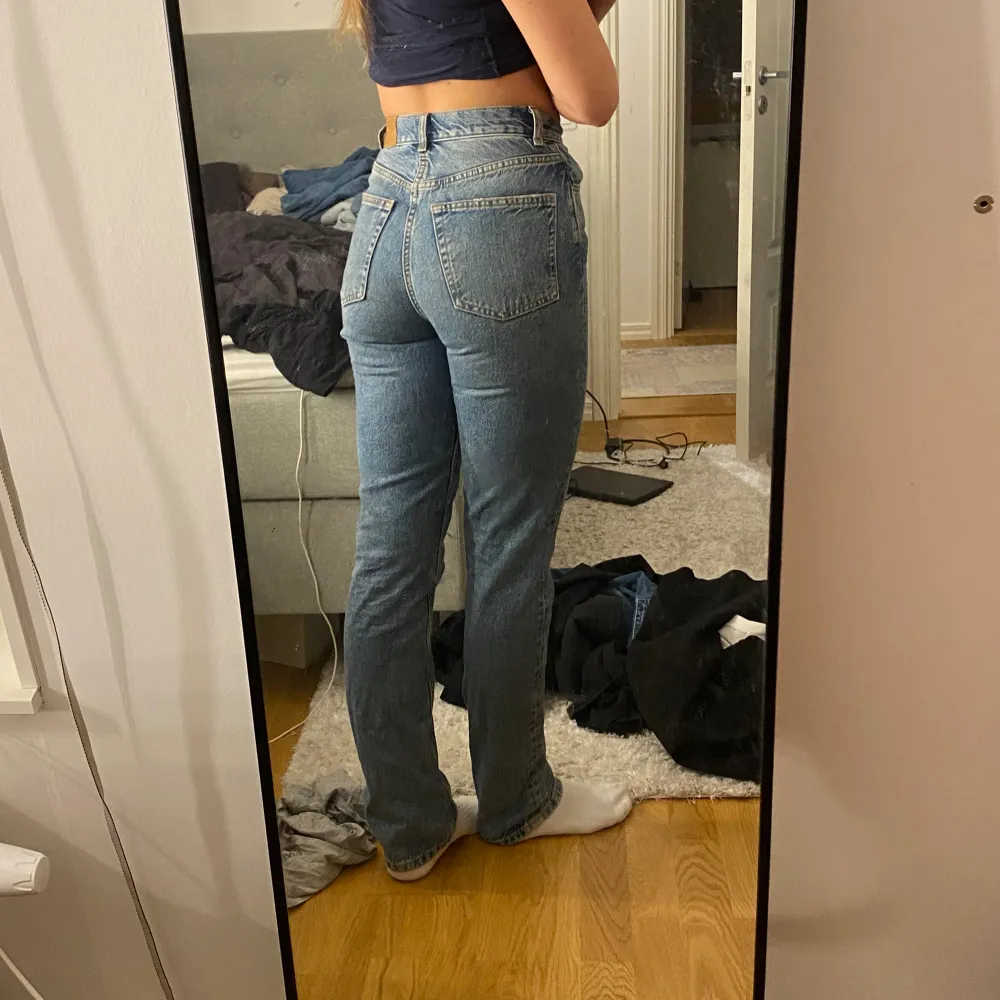 Högmidjade jeans från Gina tricot, stl 36. Framhäver former 💕. Jeans & Byxor.