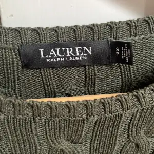 Super snygg stickad tröja från Ralph Lauren som aldrig använts (nyskick). Köpt för ca 1500kr.