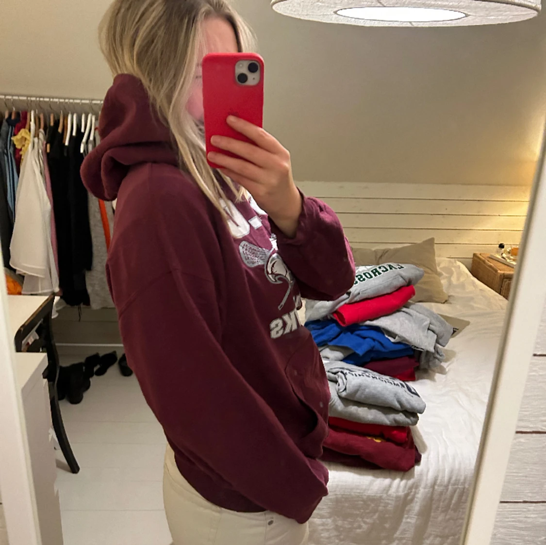 Vinröd vintage hoodie med tryck  - 91