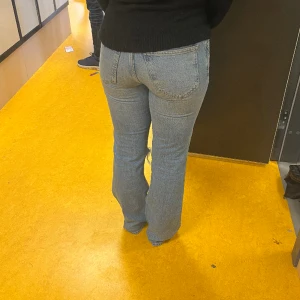 Superfina gina jeans  - Jättefina jeans som ja säljer då dem har blivit lite för stora för mig! Jättebra skick! 