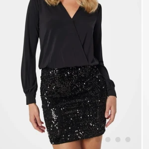 Klänning från bubbleroom - Aldrig använd, prislappen hänger kvar. Säljer pågrund av att den är för stor 