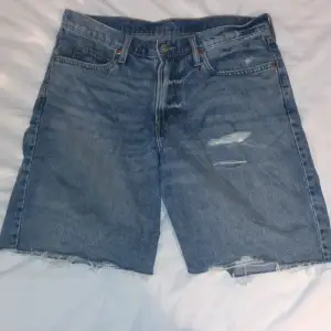 Coola jeans shorts från HM!! 🌟 Är bara använda 1-2 gånger så de är i bra skick 💕
