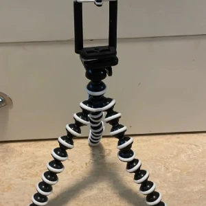 Stativ - Fick detta stativ från någon men aldrig använt. Vill bli av med det säljer för 50kr