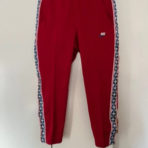 Nike byxor - Sparsamt använda Nike byxor. 