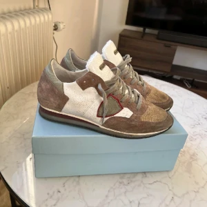 Philippe Modell  - Philippe Modell Skor, storlek 41 men passar 42. Orginal pris 2600kr💥 Dustbag & original box medföljer🥰