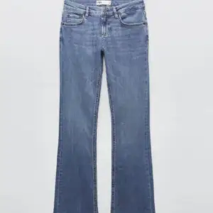 Säljer mina snygga lågmidjade jeans från zara då dom inte kommer till användning❤️storlek 36