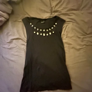 Super fint linne med diamanter - Detta linnet har diamanter och kan passa bra som fest tröja eller ett finare linne