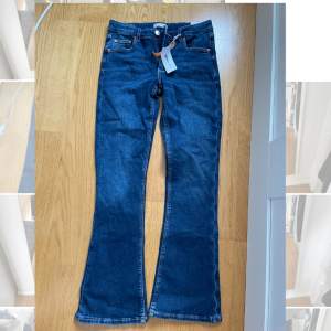 Snygga lågmidjade flare jeans från Ginatricot, storlek 164 men passar en stor XS eller en S, aldrig använda med lappar kvar 