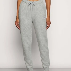 Nike mjukisbyxor  - Mycket fint skick. Storlek S tall