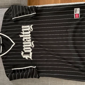 T shirt - T shirt svart från FSBN