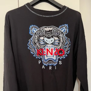 Kenzo tröja - Sparsamt använd, nypris runt 2500. 
