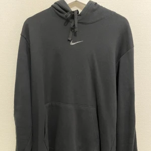 Nike hoodie / huvtröja - Storlek: L. Nypris 670kr. 