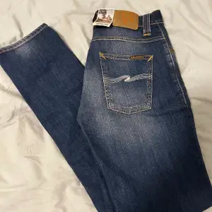 Helt nya nudie jeans som tyvärr inte passar mig. Lågmidjade.