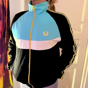 Fred Perry zip up - Storlek M, använd några gånger, inga defekter 🫶