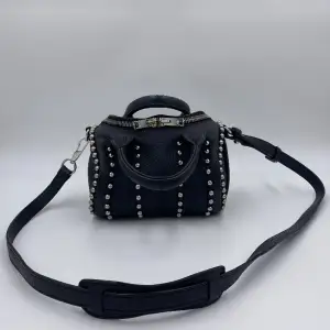 Super cool äkta Alexander Wang väska (Finns lite fläckar inuti men inget man tänker på) Nypris: Runt 12,000kr! 