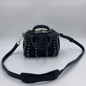 Alexander Wang  - Super cool äkta Alexander Wang väska (Finns lite fläckar inuti men inget man tänker på) Nypris: Runt 12,000kr! 