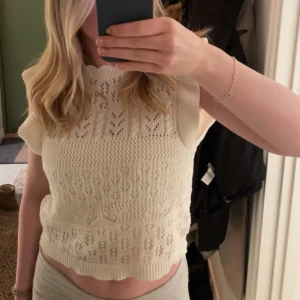 Tröja från Only  - Säljer denna fina tröja från Only som tyvärr inte kommer till användning 💖