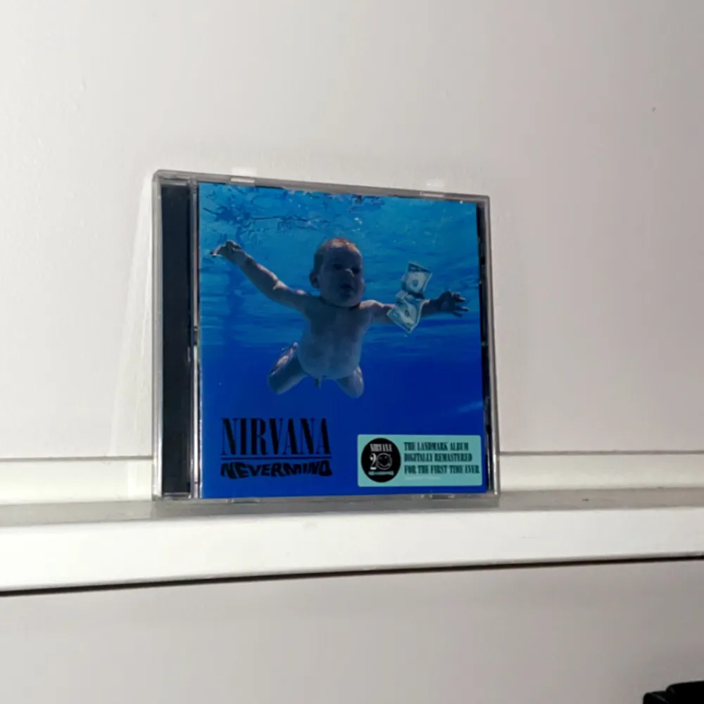 Nirvana cd skiva i fint skick💙 privat för mer bilder.. Övrigt.