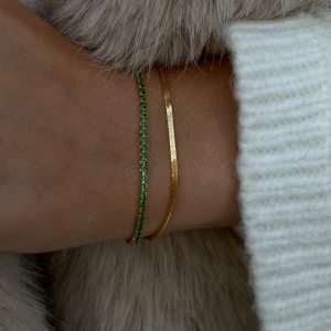 armband  - aldrig använt, storlek 17🤍modellen ”thin snake chain bracelet” köpt för 399kr