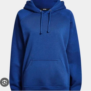 Blå BikBok Hoddie  - Bekväm blå Hoodie säljer pågrund av att den inte kommer till användning! Pris går att diskutera