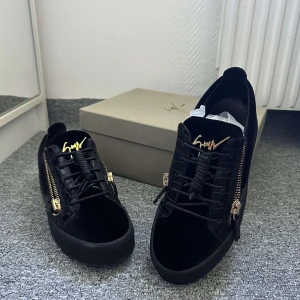 Zanotti skor  - Helt nya Zanotti skor till salu