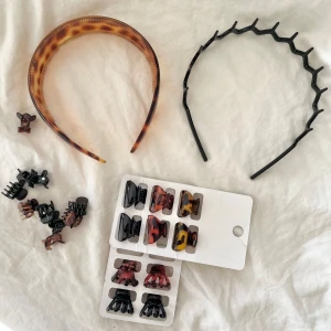 Hårband - Två diadem och olika storlekar klämmor. 50kr för allt