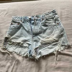 Ljusblåa shorts🩵 - Jättefina jeans shorts från zara Säljer pga att de är för små för mig💓💓