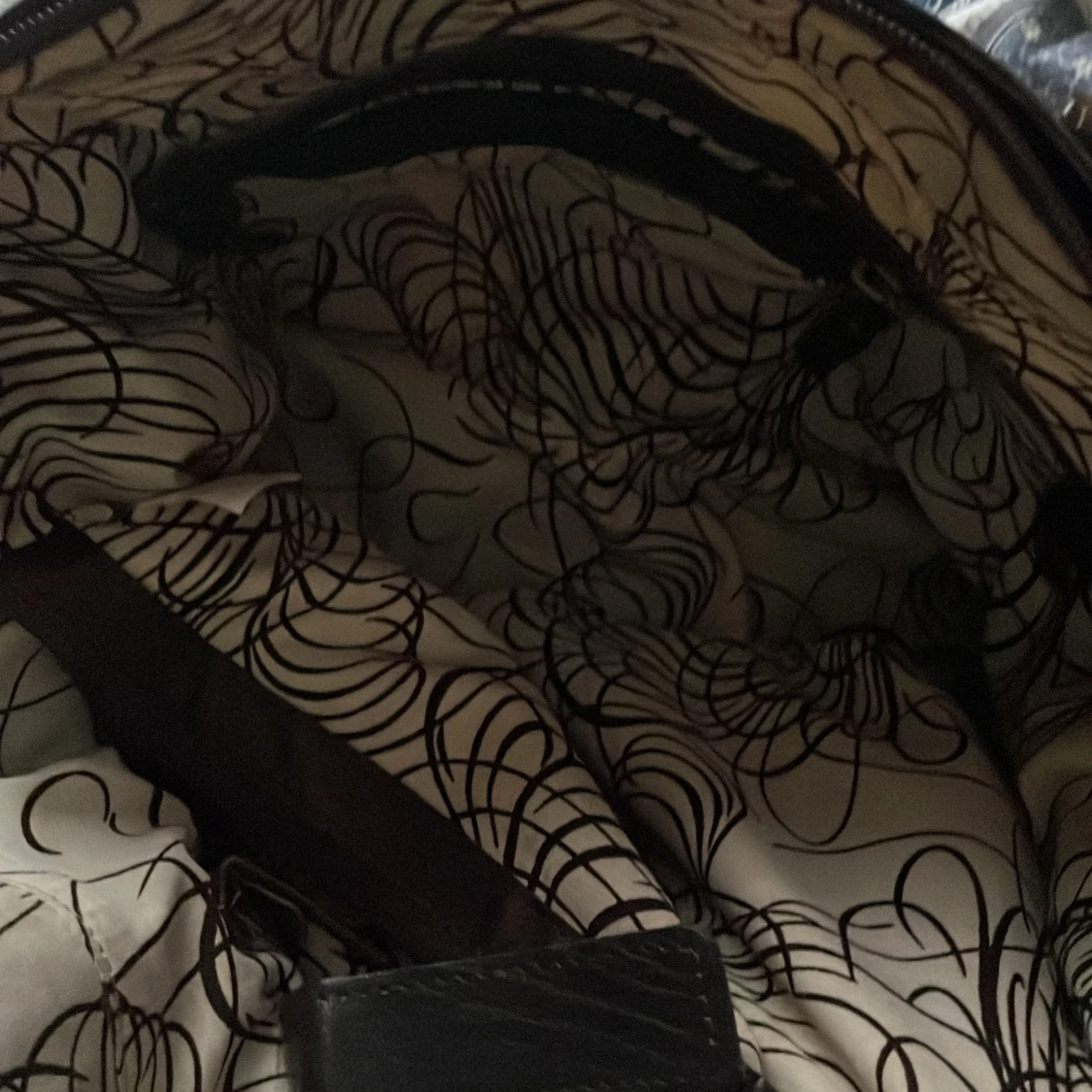 Trendig handväska i äkta läder - 92