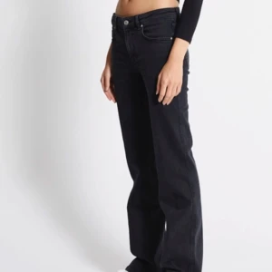 jeans  - svarta jeans från lager 157 som tyvärr har blivit för korta, det är storlek xxs men sitter som xs, betalning genom vanlig swich o självklart postbevis 