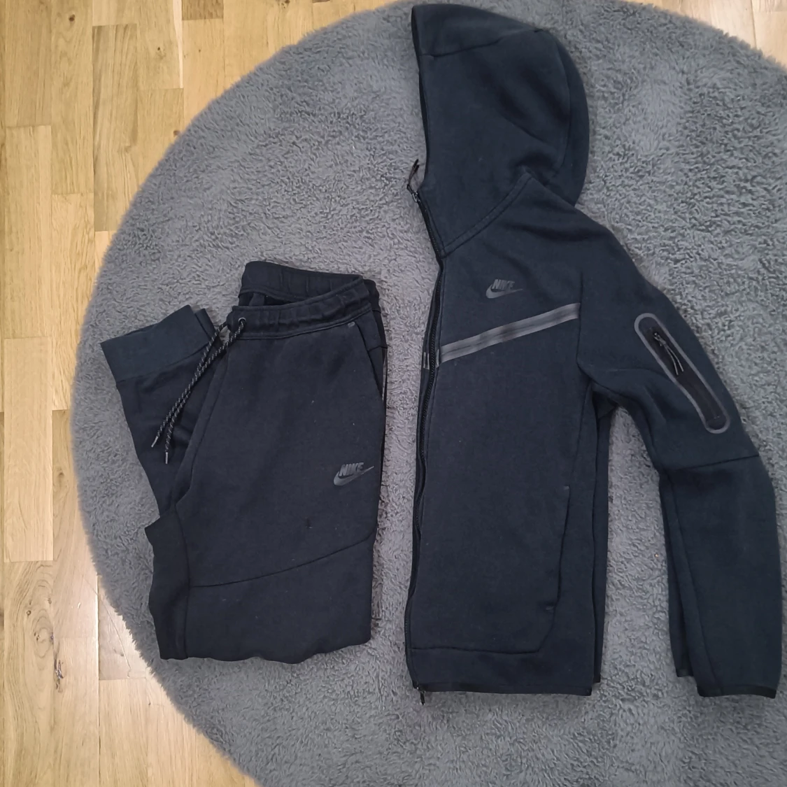 Svart Nike Tech set