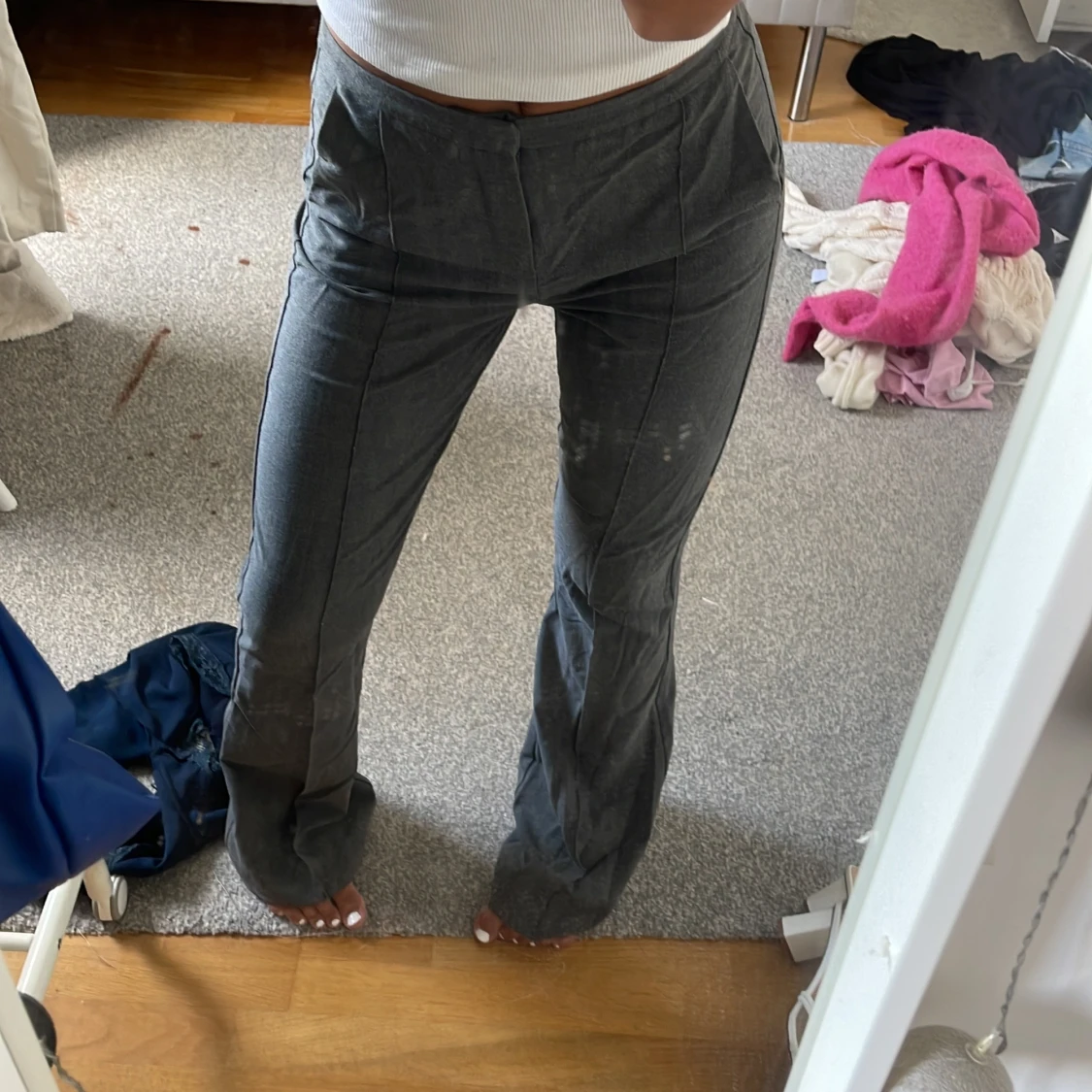 Gråa kostymbyxor - 91