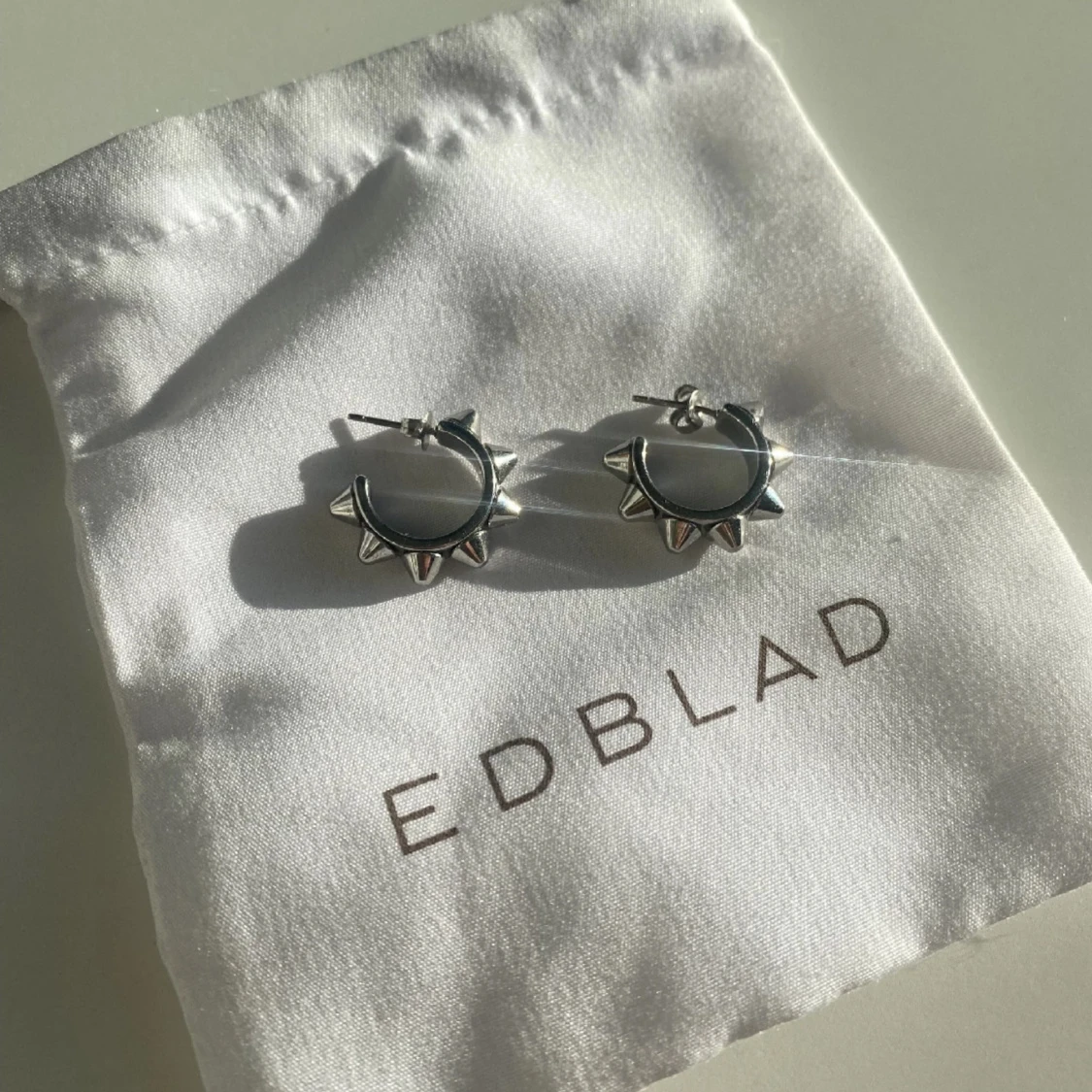 Edblad örhängen nitar  - 90