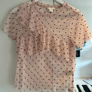 Mesh topp  - Mesh topp från hm, ljus rosa aldirg använd. Pris kan diskuteras