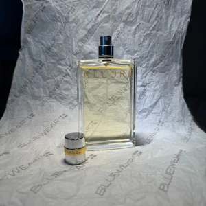 ALLURE CHANEL FOR WOMEN  - Jag säljer sampels och priset är per milliliter ( INTE HELA FLASKAN))   21kr per milliliter (1ml = 10 spray )  Priset är fast men vid större beställningar kan priset diskuteras!