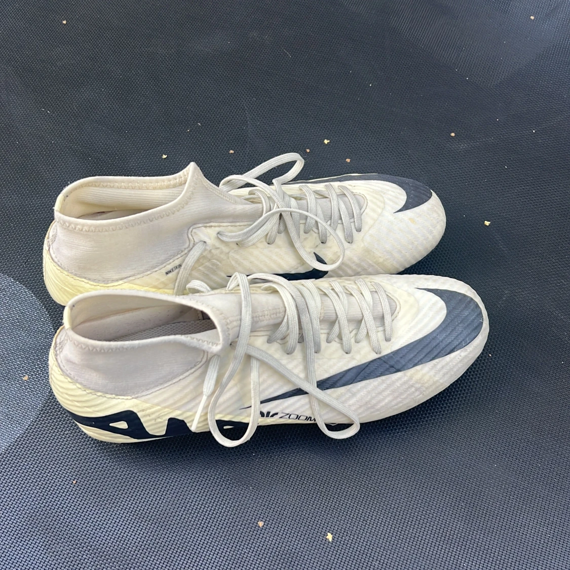 Fotbollsskor använda men kan tvätta de via köp. - 90