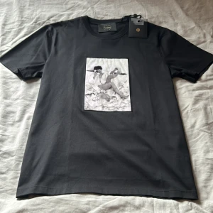 Limitato t-shirt - Säljer denna riktigt snygga t-shirten från limitato för endast 799 kr skick 10/10 aldrig andvänd helt ny storlek s