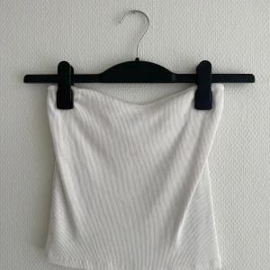 bandeau topp - vit bandeau topp. använd nån gång.